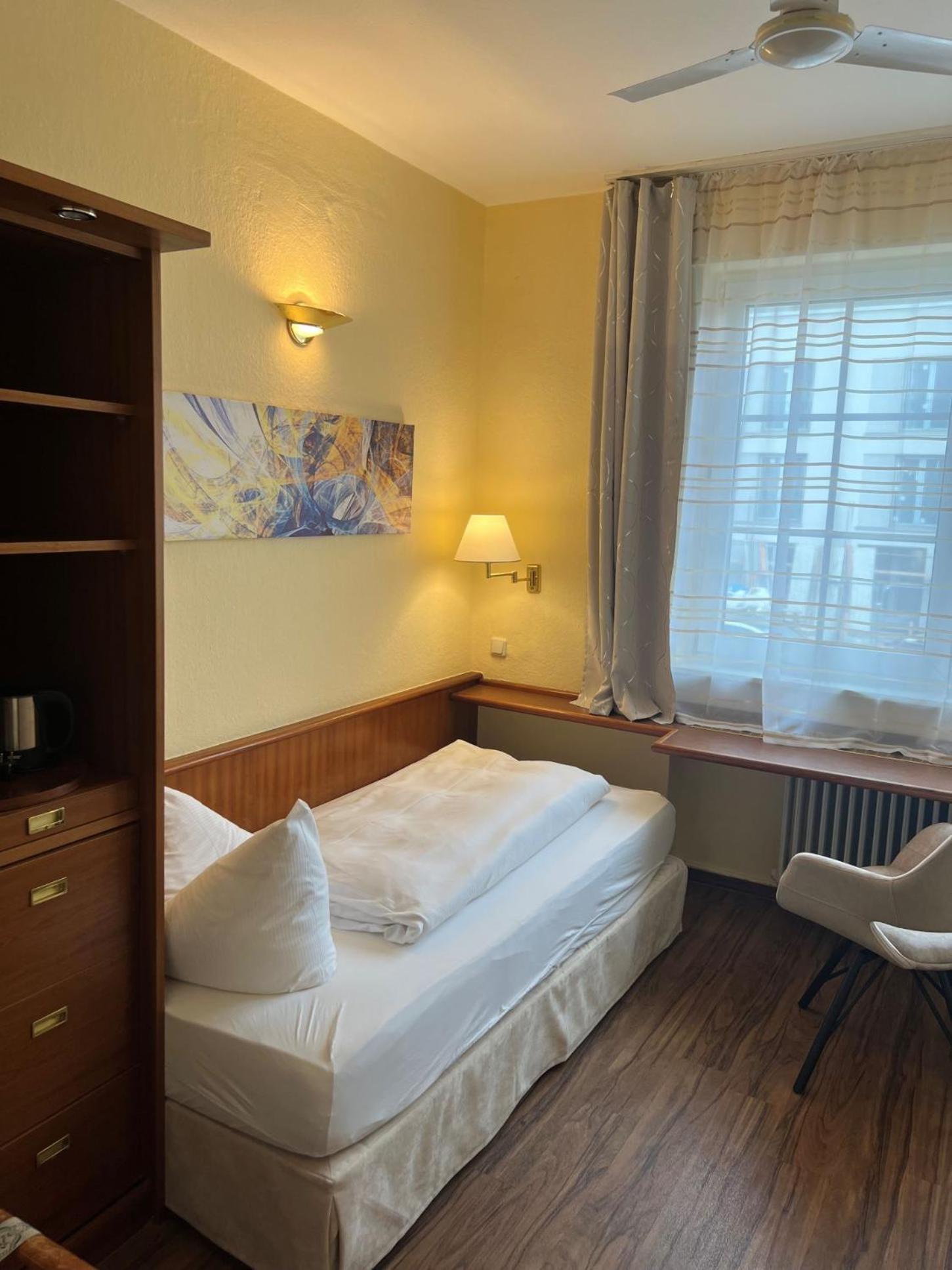 באד סודן אם טאונוס Thermen Hotel & Restaurant Bad Soden מראה חיצוני תמונה